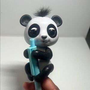 WowWee Fingerlings Drew Baby Glitter Panda Interactive